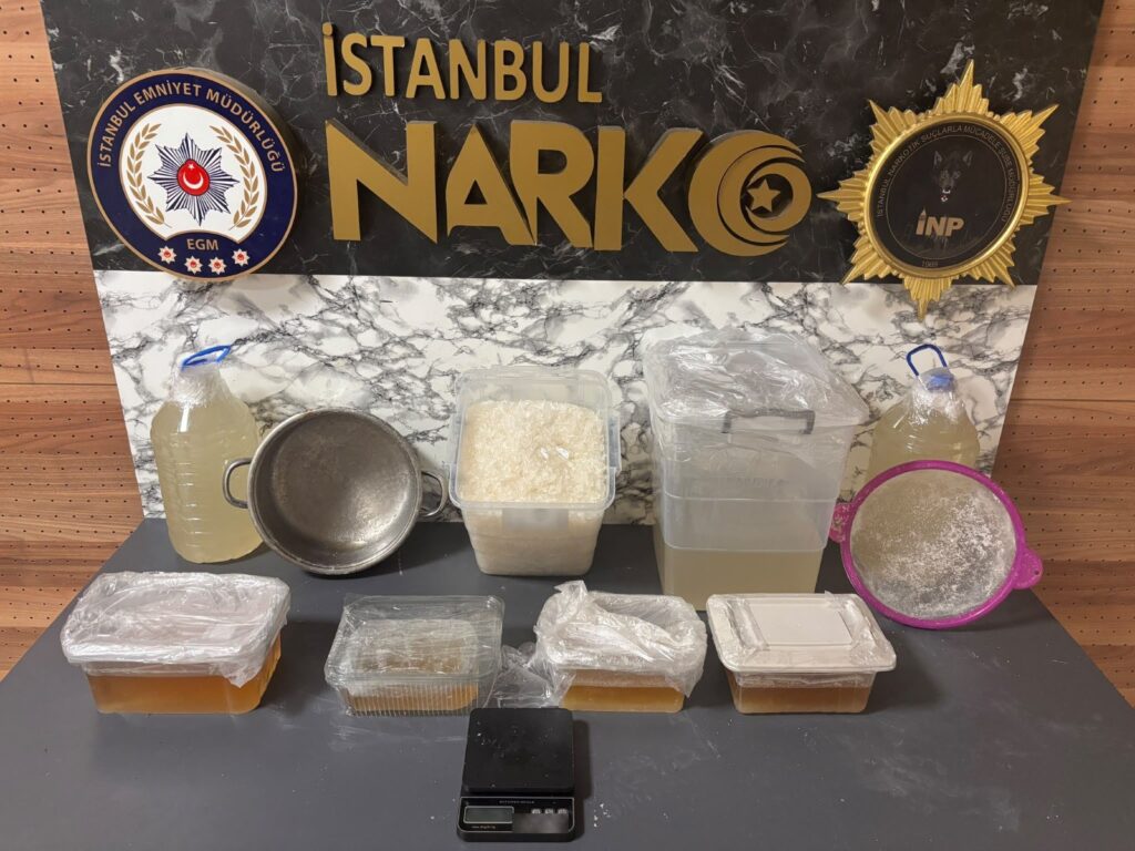 İSTANBUL'DA UYUŞTURUCU OPERASYONU: 26 KİLO UYUŞTURUCU ELE GEÇİRİLDİ