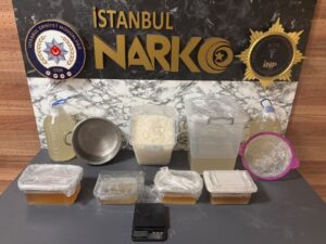 İSTANBUL'DA UYUŞTURUCU OPERASYONU: 26 KİLO UYUŞTURUCU ELE GEÇİRİLDİ